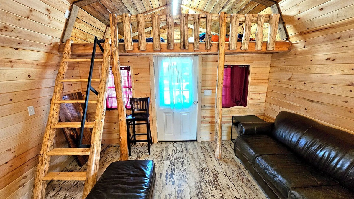 Dry Ridge Cabin | Cozy cabin 8 minutes from Ark Encounter!