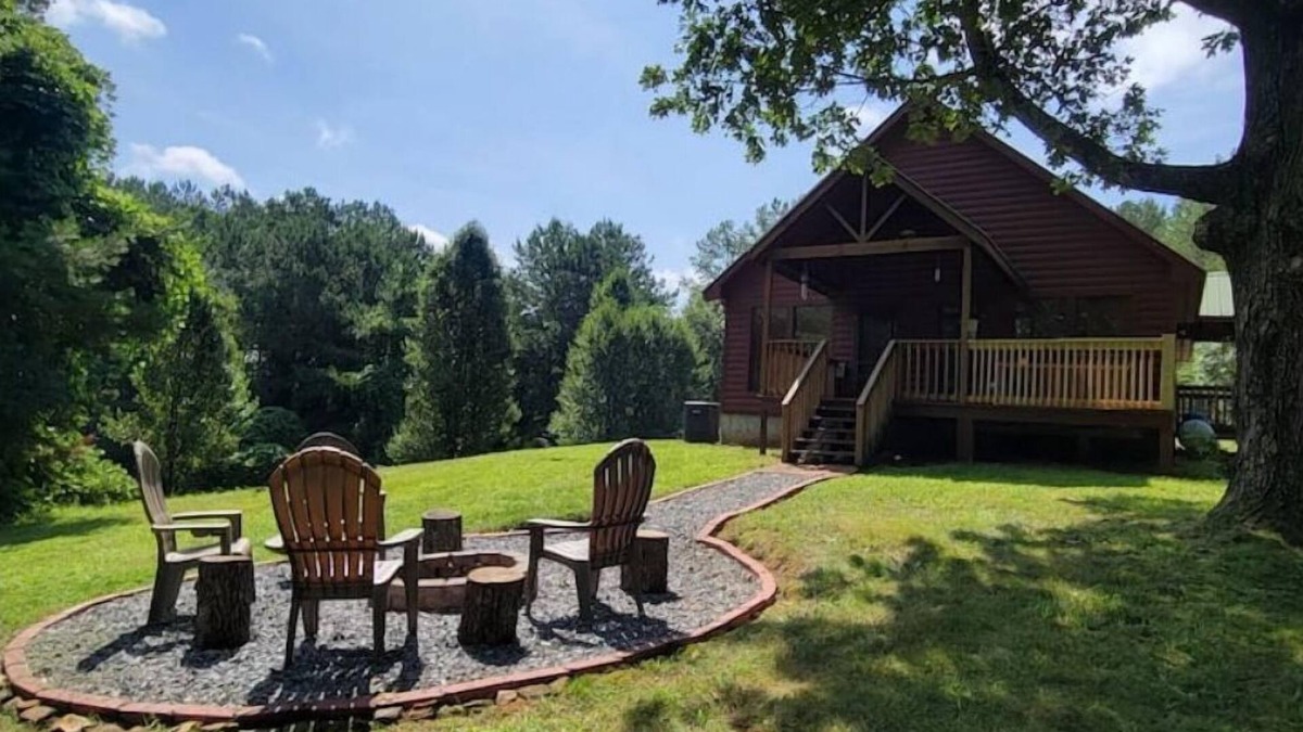 Copperhill Cabin | Cozy Cabin at Copperhill, Tn. nFire Pit, Hot Tub, Nature Trails.WOW