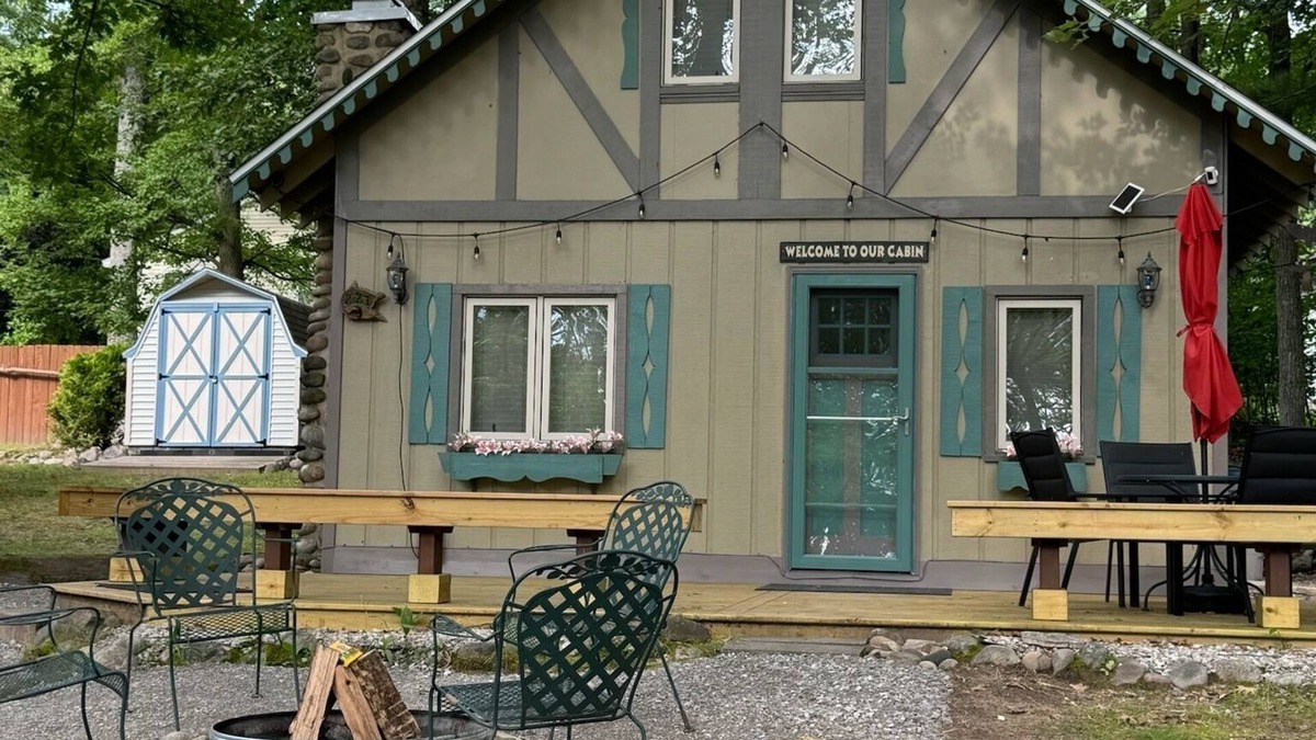 Higgins Lake Cabin | Cozy Cabin at Higgins Lake - Lake View