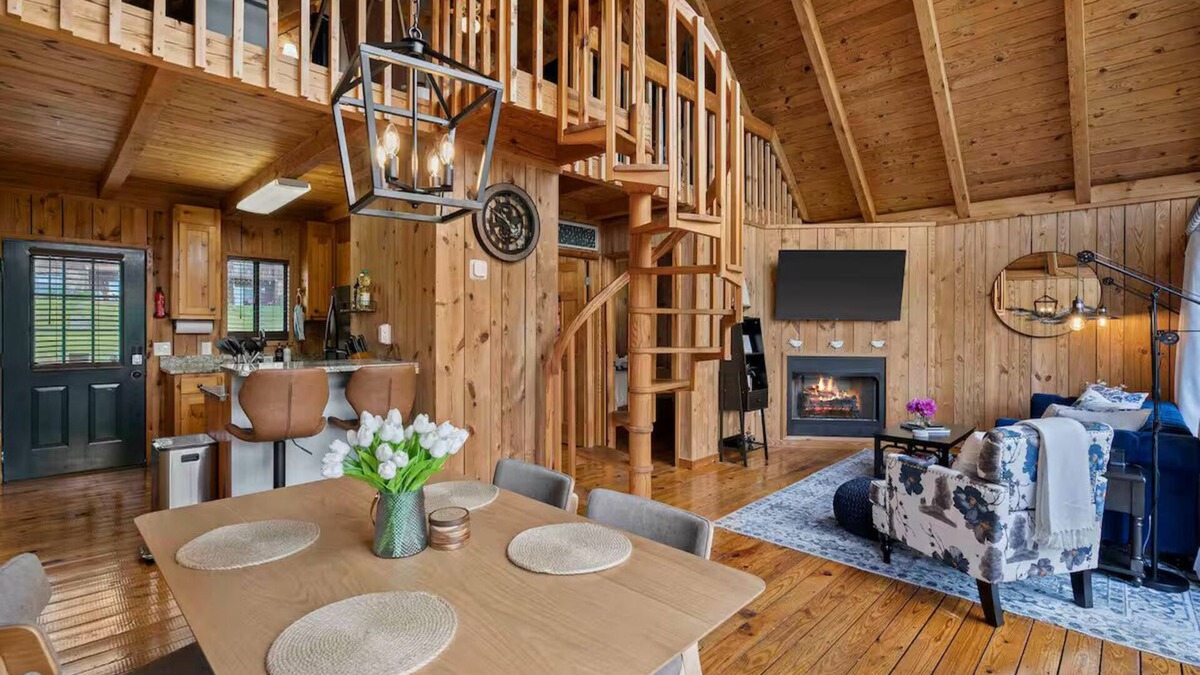 Six Mile Cabin | Cozy Cabin at Lake Keowee