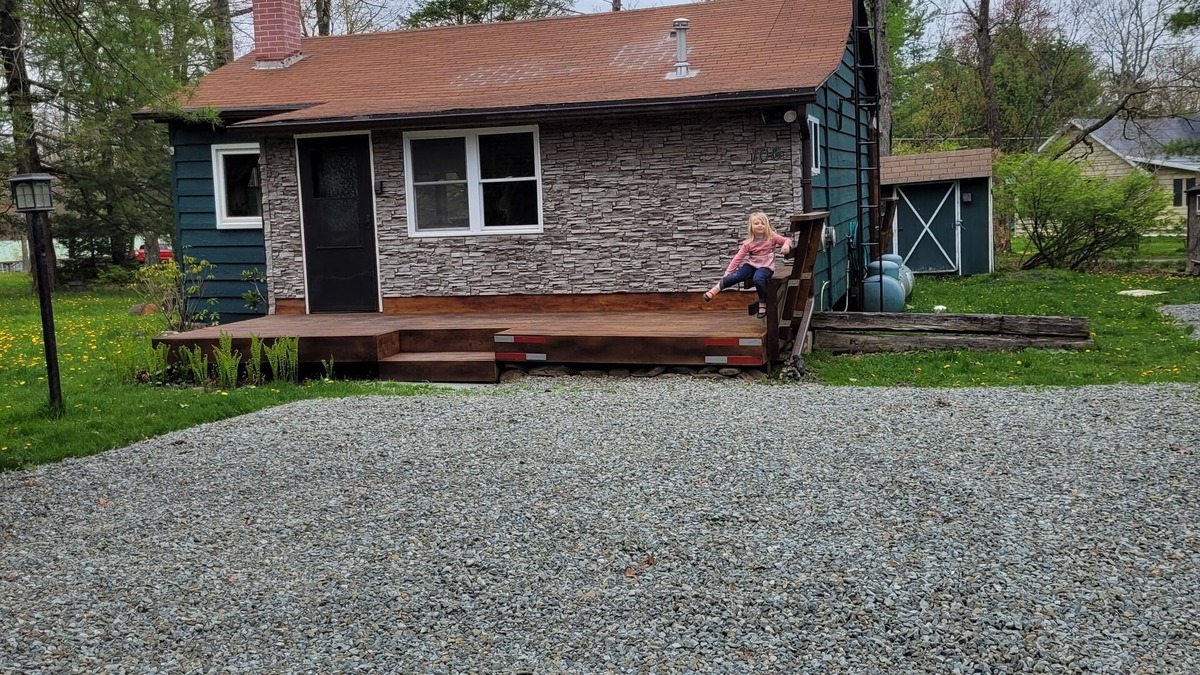 Greentown Cabin | Cozy cabin at Promised Land State Park. Pet-Friendly.
