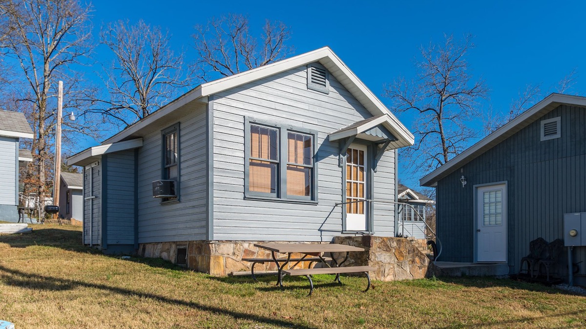 Rockaway Beach Apartment | Cozy Cabin at Rockaway Rentals near Branson