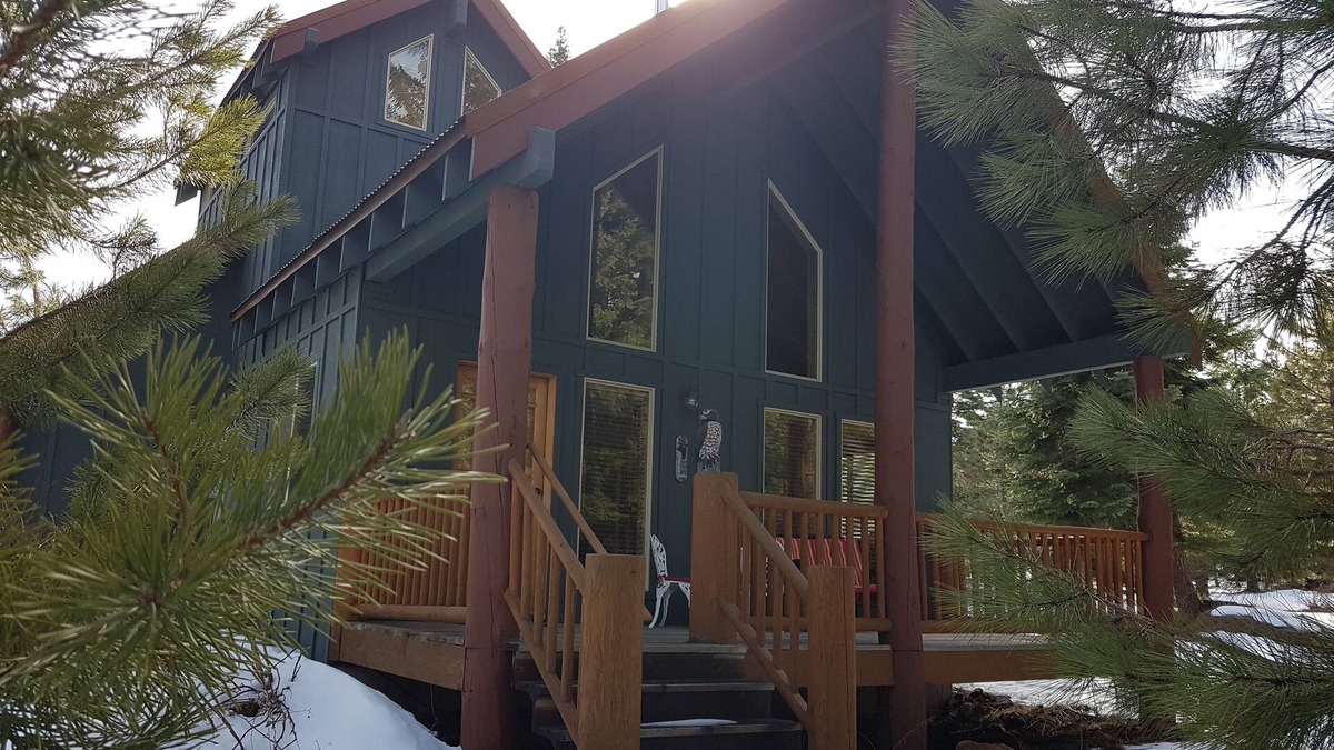 Klamath Falls Cabin | Cozy Cabin by Lake of The Woods, Crater Lake, Ashland, & Other Mountain Lakes