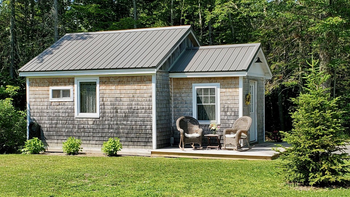 Belfast Cabin | Cozy Cabin By The Pond, Sleeps 2