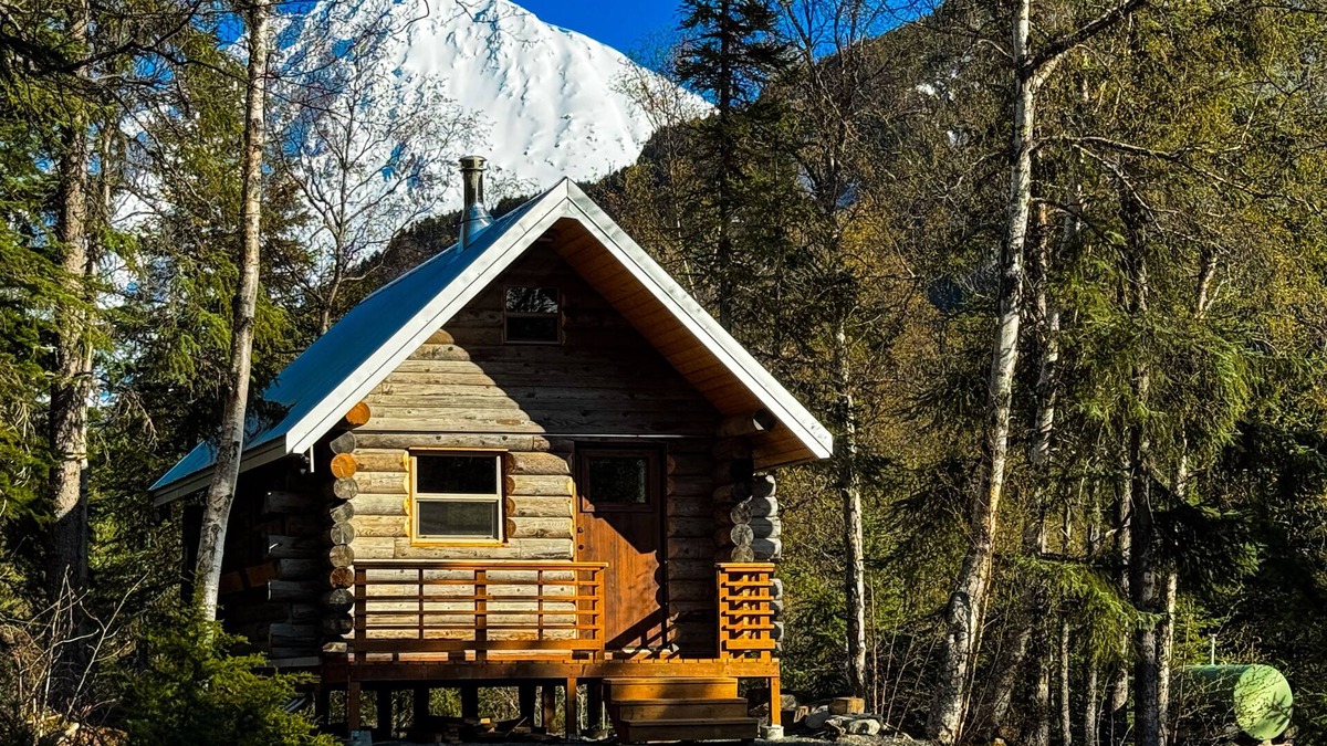 Moose Pass Cabin | Cozy cabin centrally located in Moose Pass with WiFi