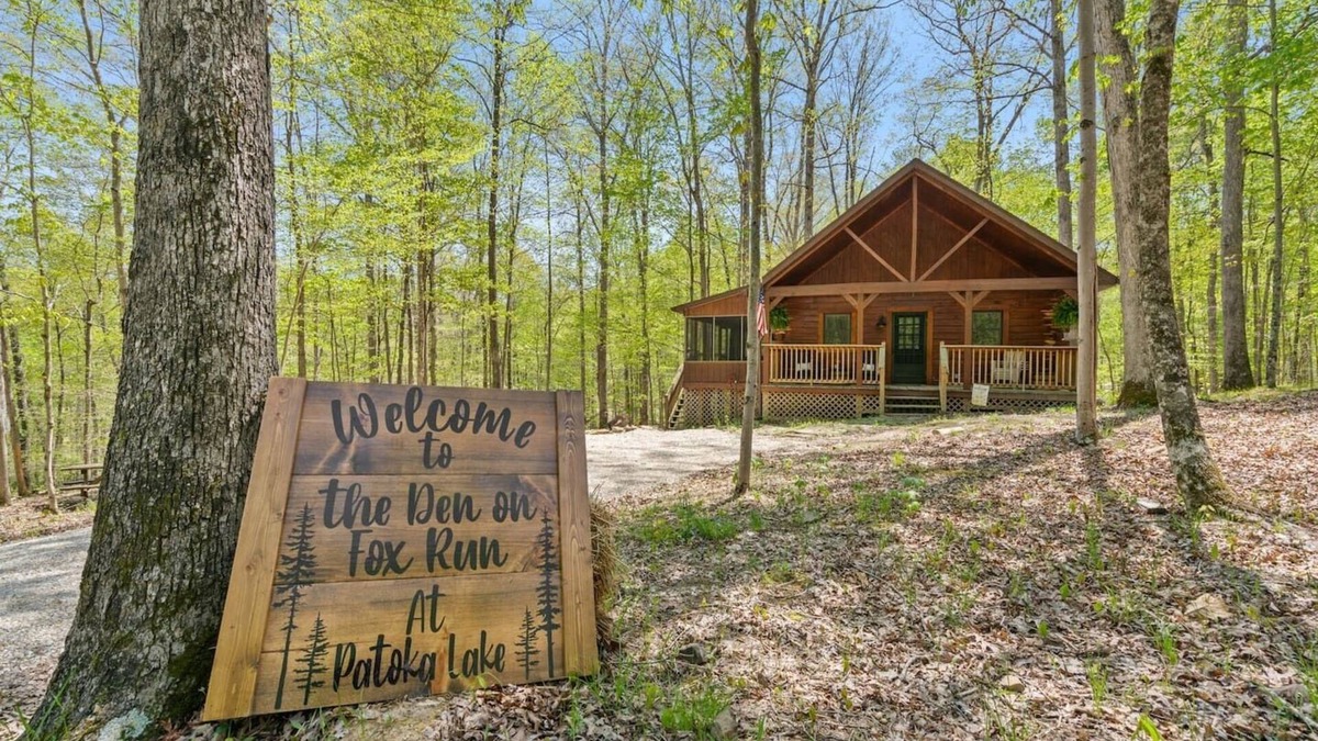 Birdseye Cabin | Cozy cabin close to Patoka Lake main entrance!