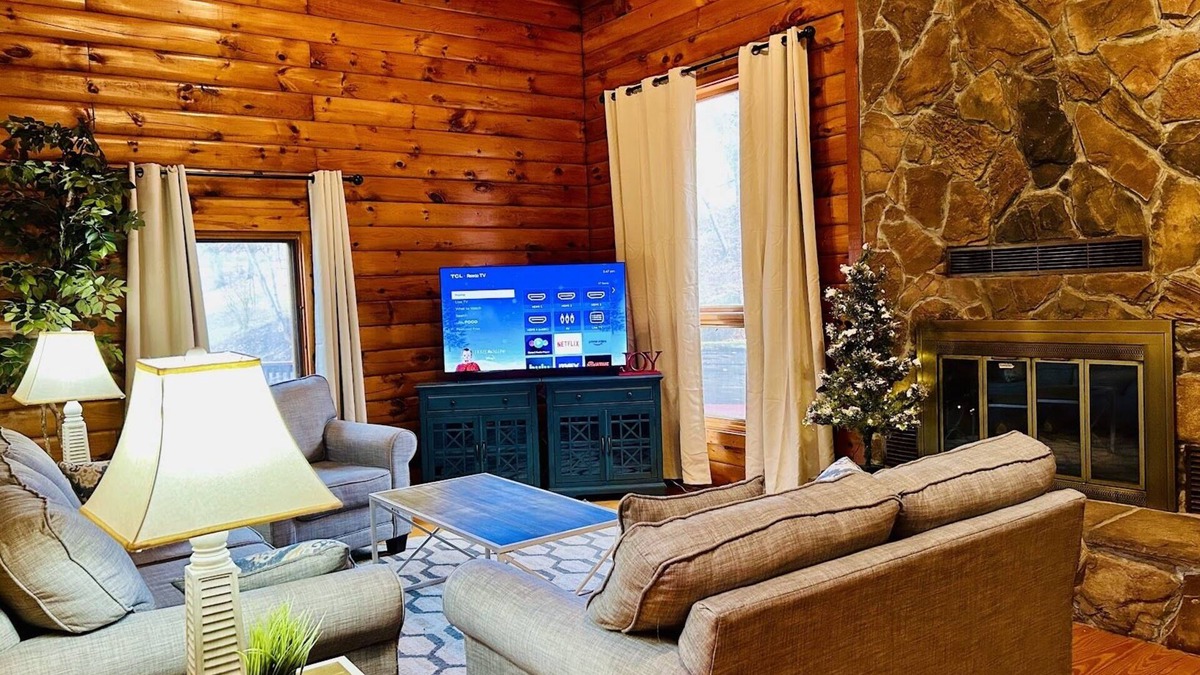Radford House | Cozy Cabin close to Virginia Tech and Radford University