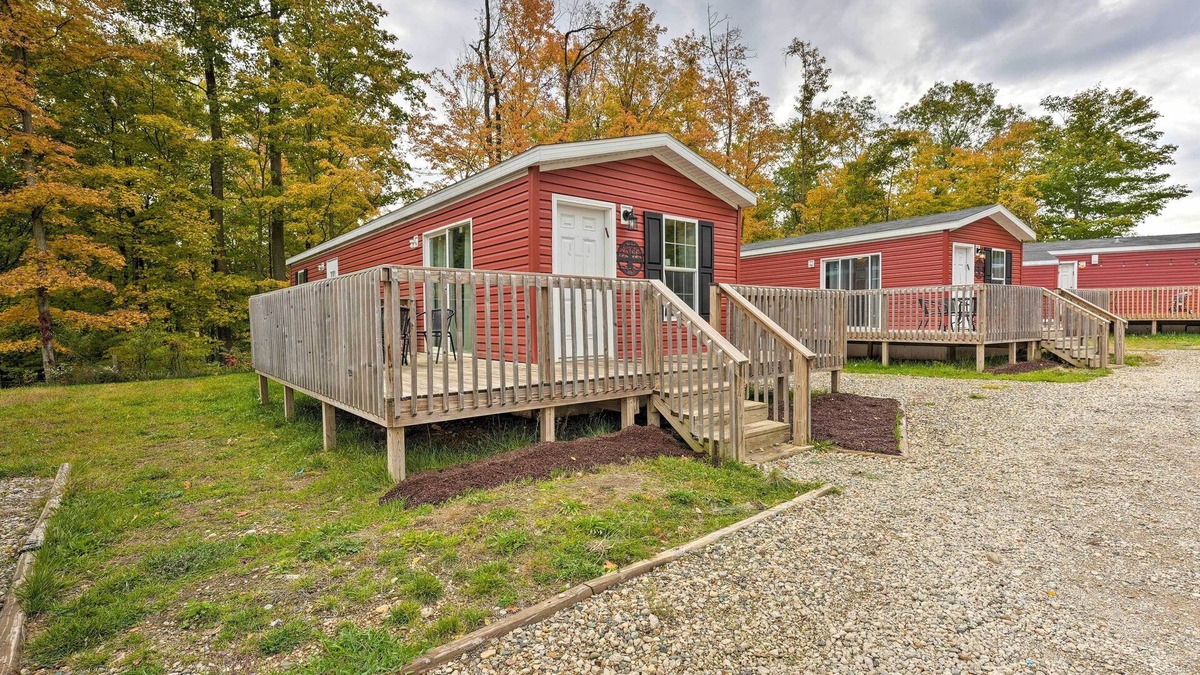 Cassopolis Cabin | Cozy Cabin: Community Pool & Lakefront Beach!