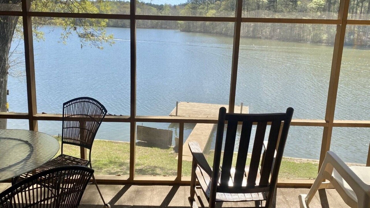 Alexander City House | cozy cabin directly on beautiful Lake Martin