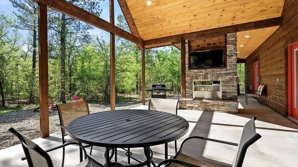 Pickens Cabin | Cozy cabin equipped with all the essentials and more just minutes from Hochatown