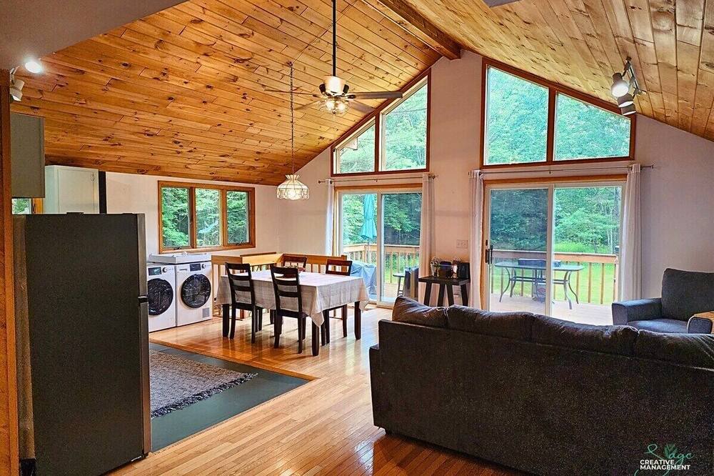 Prattsville Cabin | Cozy Cabin Escape | Firewood Hot Tub & Stargazing