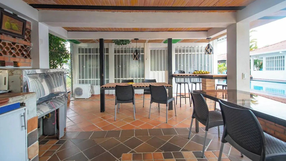 Apiay Cabin | Cozy cabin Family Room in wonderful Villavicencio with WiFi, AC