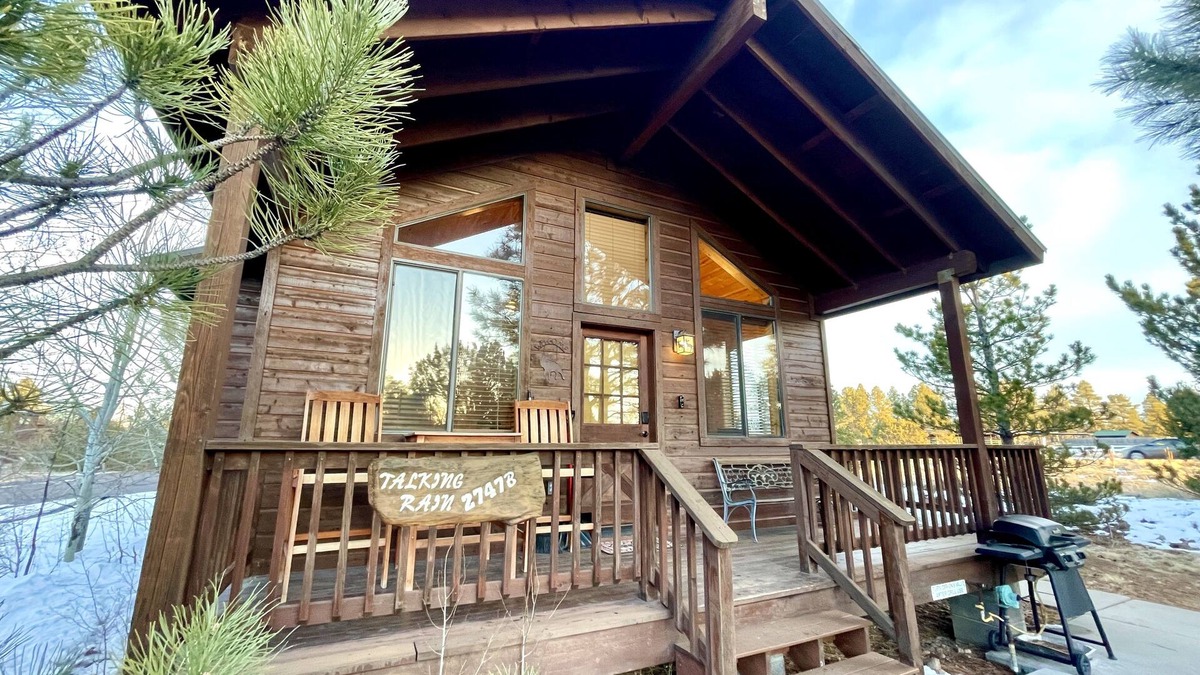 Heber Cabin | Cozy cabin for 2, private hot tub, King size bed!