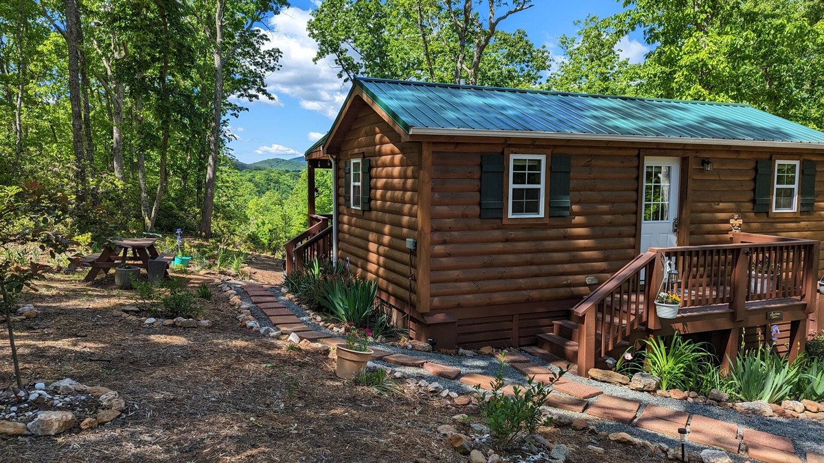 Schuyler Cabin | Cozy cabin for 2 w/great mt views & walking trails!