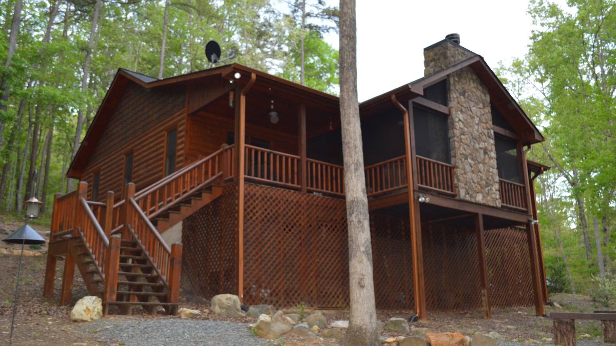 Morganton Cabin | Cozy Cabin for 4 with 2 King beds, 2 full baths, 2 fireplaces and upscale Decor!
