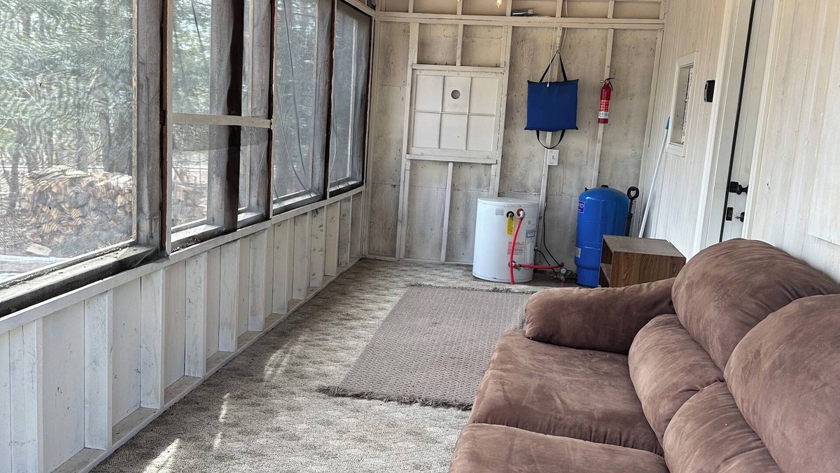 East Jordan Cabin | Cozy cabin for a family of 6!