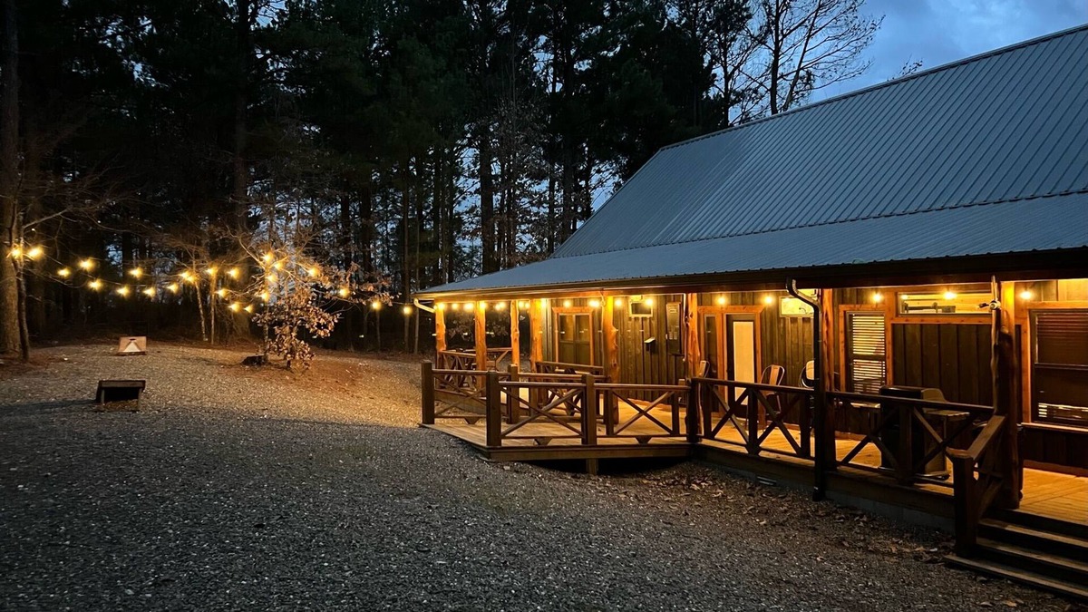 Broken Bow Cabin | Cozy Cabin for Summer Entertaining, Private Trail, Pet Friendly, Close to shops!