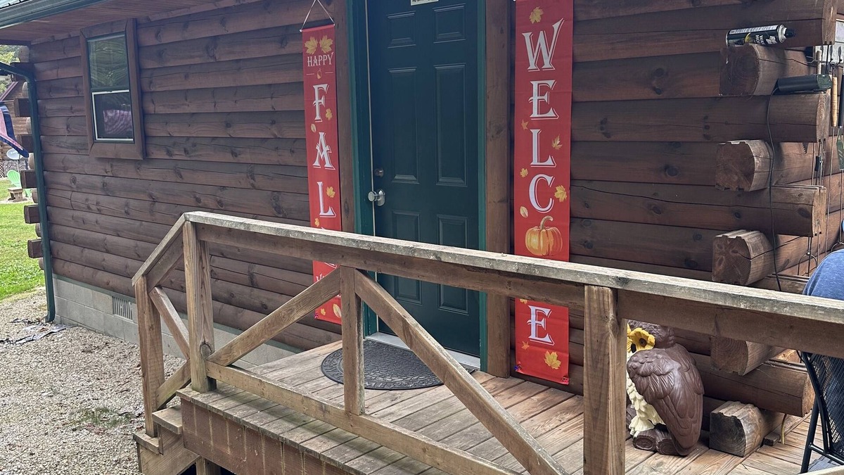 Wellston Cabin | Cozy cabin for two in the woods w Hot tub