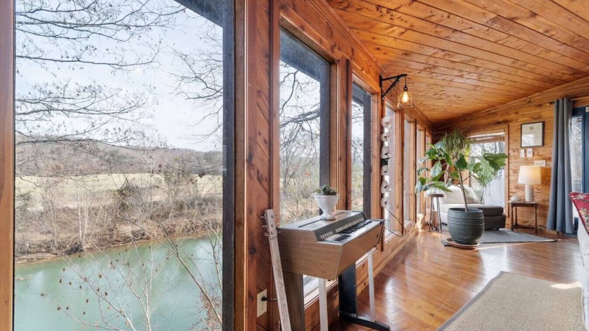 Lobelville Cabin | Cozy Cabin Getaway on Buffalo River with HUGE Patio