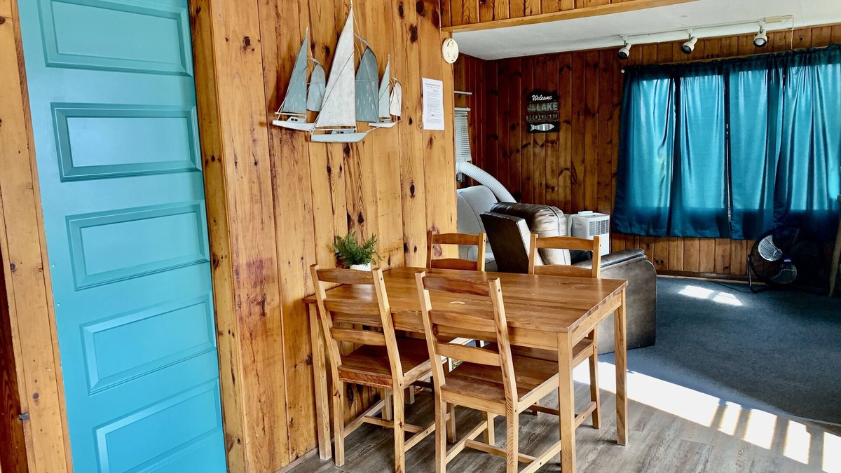 Roosevelt Cabin | Cozy Cabin Getaway Right on the Water! Great fishing lake. Near Mille Lacs