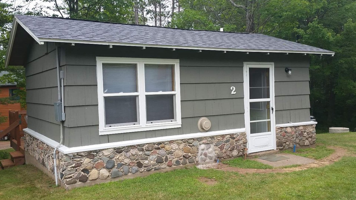 Conover Cabin | Cozy Cabin Getaway - Studio on ATV & Snowmobile Trail with Hi Speed WiFi
