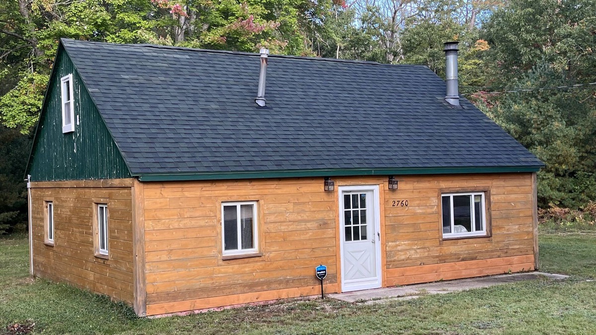 Houghton Lake Cabin | Cozy cabin great for vacationers, hunters/fishers, snowmobilers/ORVers!