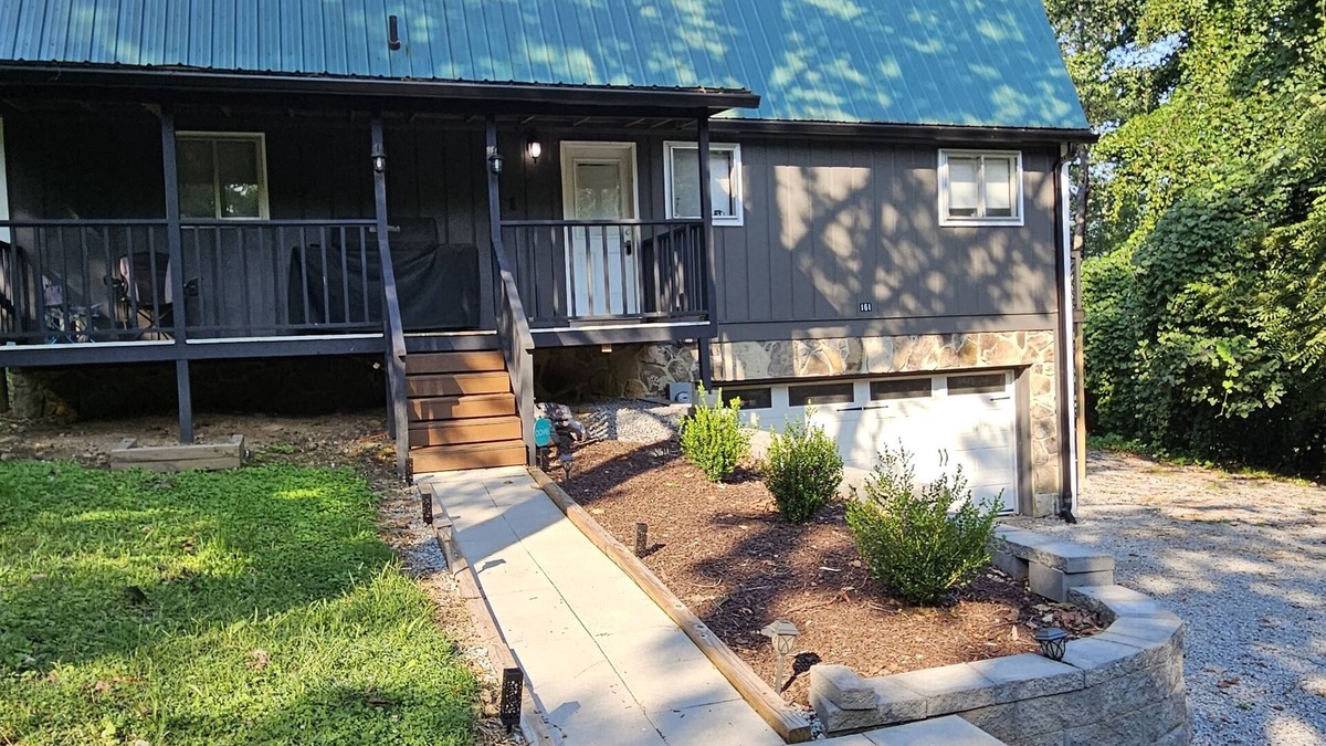 Dayton House | Cozy Cabin/Home with Pool Table 5 minutes from Chickamauga Lake