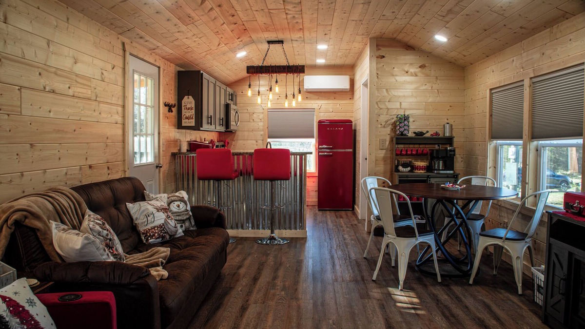 Simpson Cabin | Cozy cabin, hot tub, high speed internet in the heart of the Shawnee