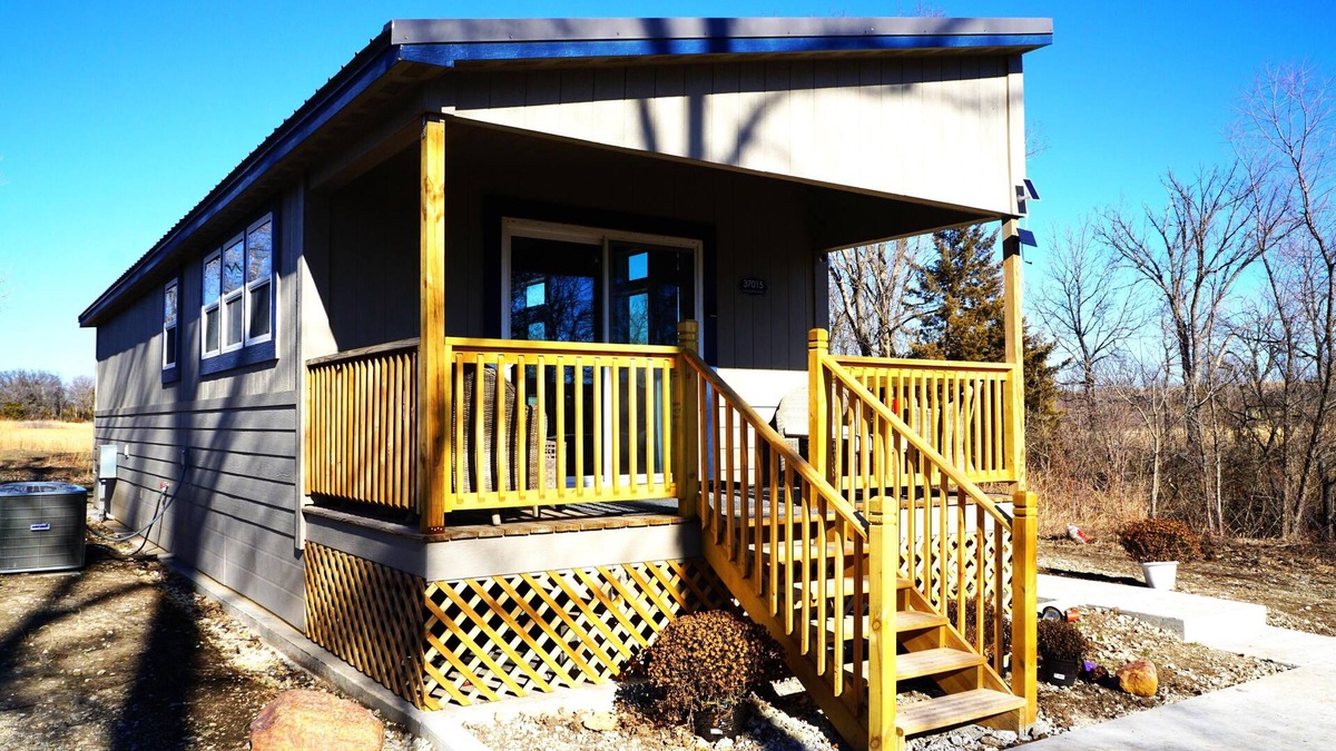 Maple Hill Cabin | Cozy Cabin in beautiful Maple Hill with WiFi, Hot Tub and AC