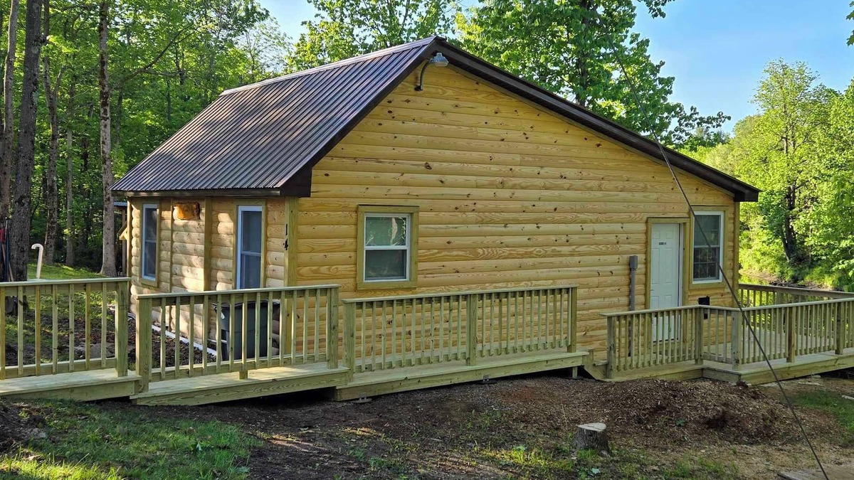 Rooseveltown Cabin | Cozy cabin in Brasher Falls, NY