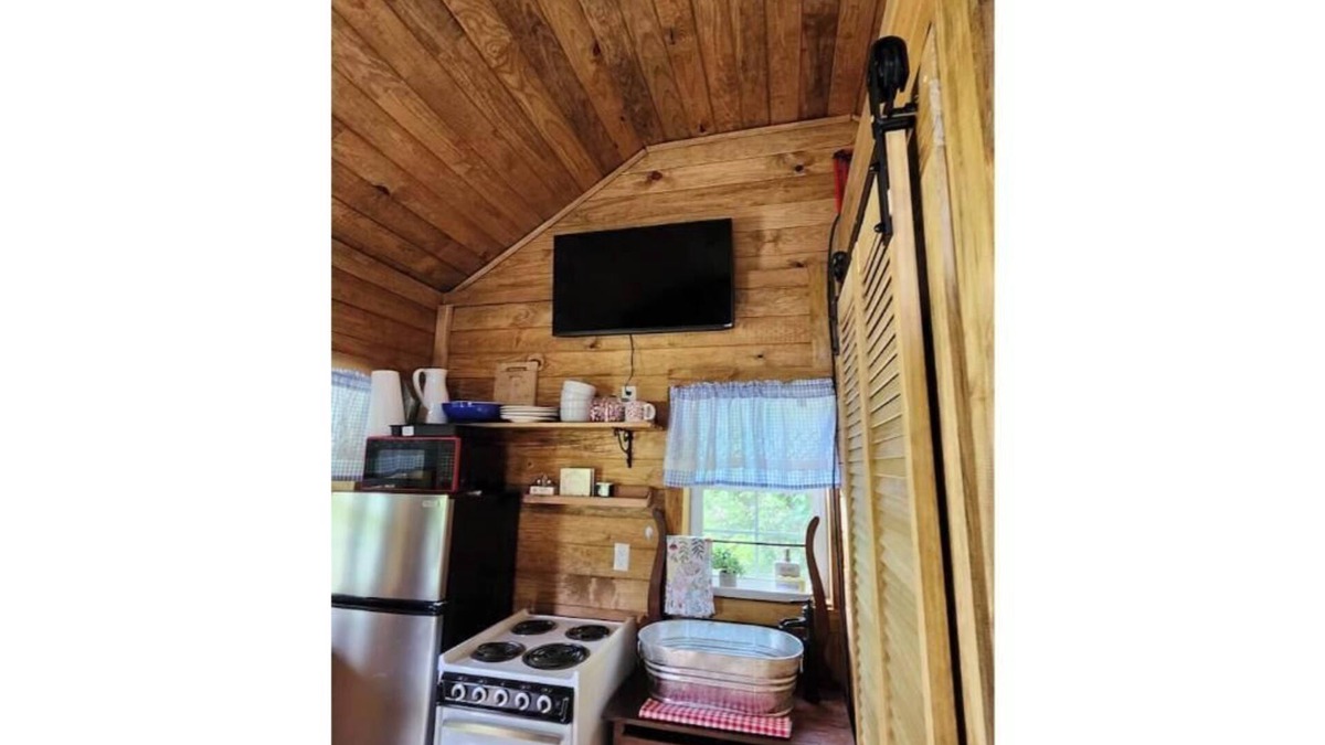 Smith Cabin | Cozy Cabin in East Tennessee