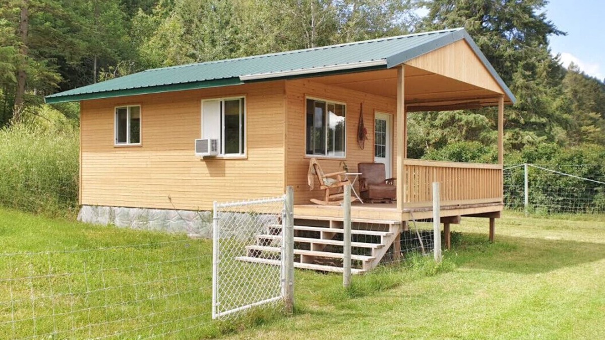 Rock Creek Cabin | Cozy Cabin in Kettle Valley