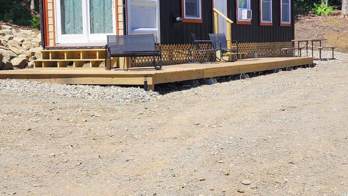 Errol Cabin | Cozy cabin in lovely Errol with Direct trail access, close to town (cabin 2)