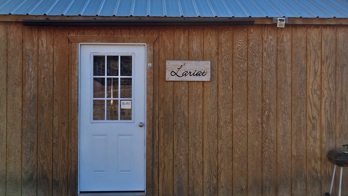 La Sal Cabin | Cozy cabin in lovely La Sal with WiFi, AC/Heating,Kitchen,grill,firepit and more