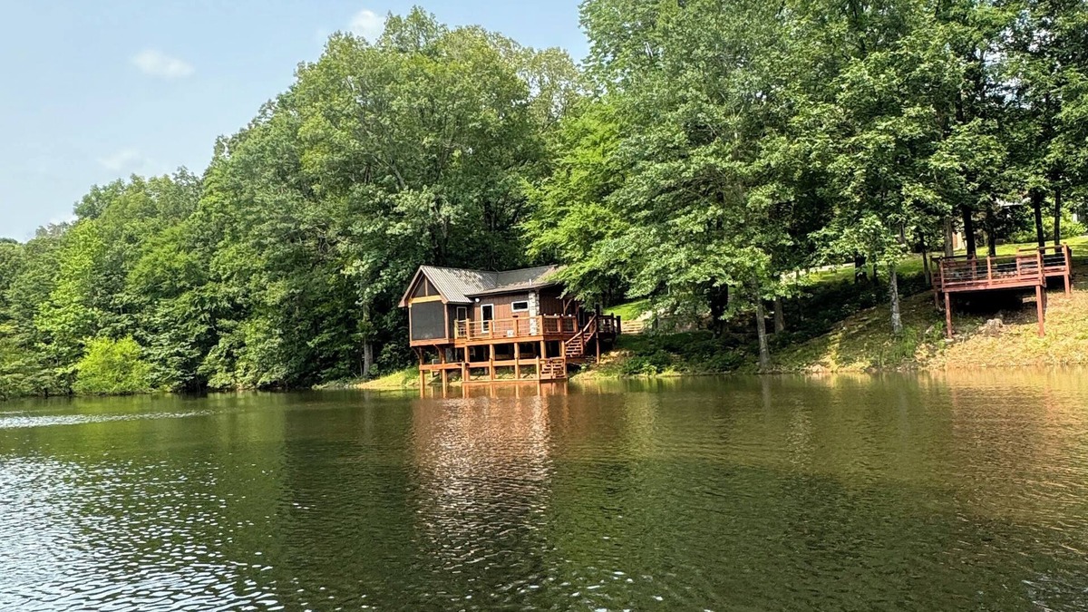 Sardis Cabin | Cozy cabin in lovely Sardis with WiFi, AC