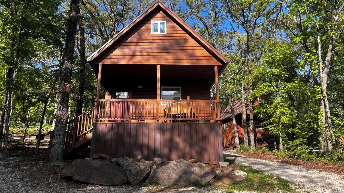 Winslow House | Cozy cabin in our little woodland village - access to pond and meadow