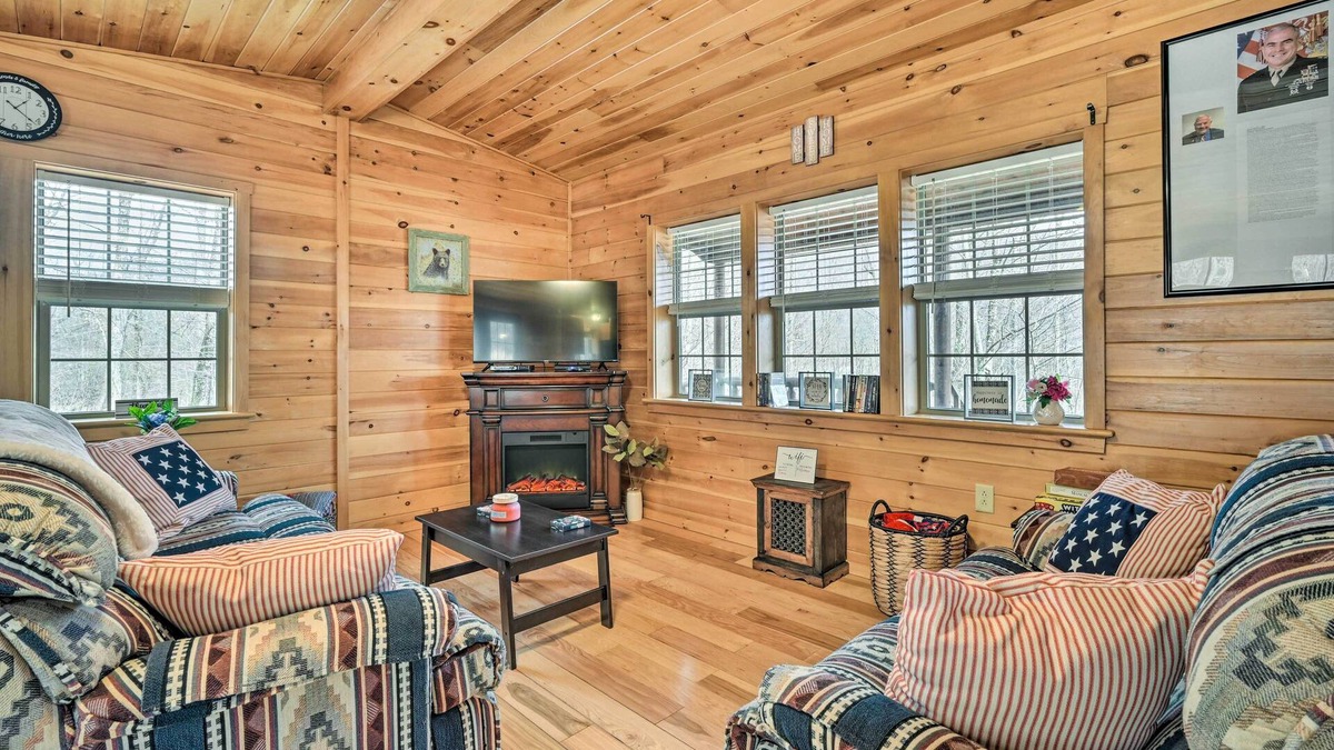 St George Cabin | Cozy Cabin in Parsons: Hike, Fish & Explore!