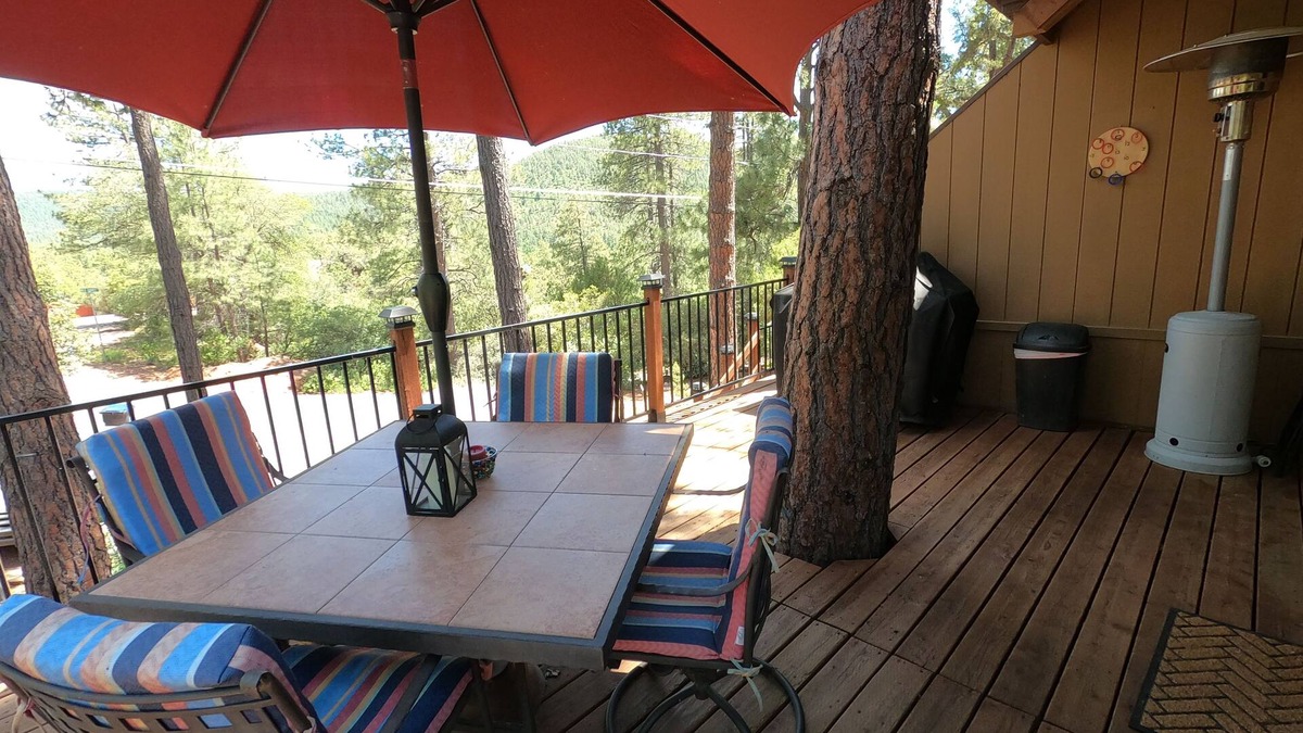 Strawberry Cabin | Cozy Cabin in Pines w/Views!