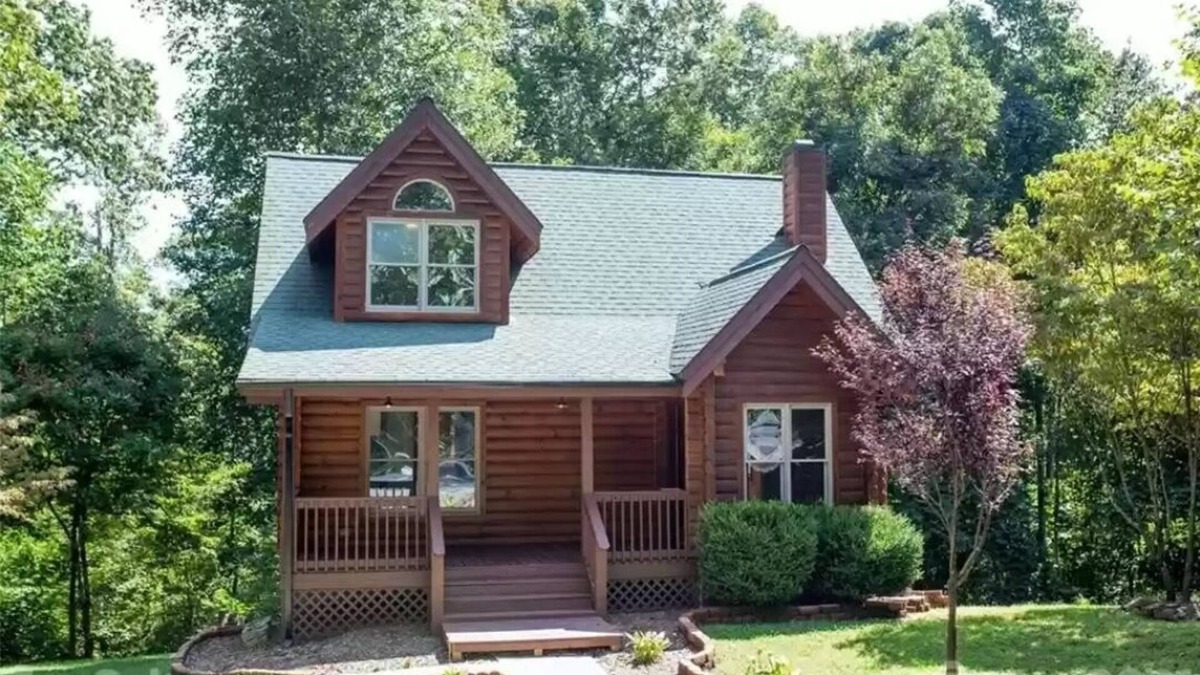 Vein Mountain Cabin | Cozy cabin in private gated community with Hot Tub!