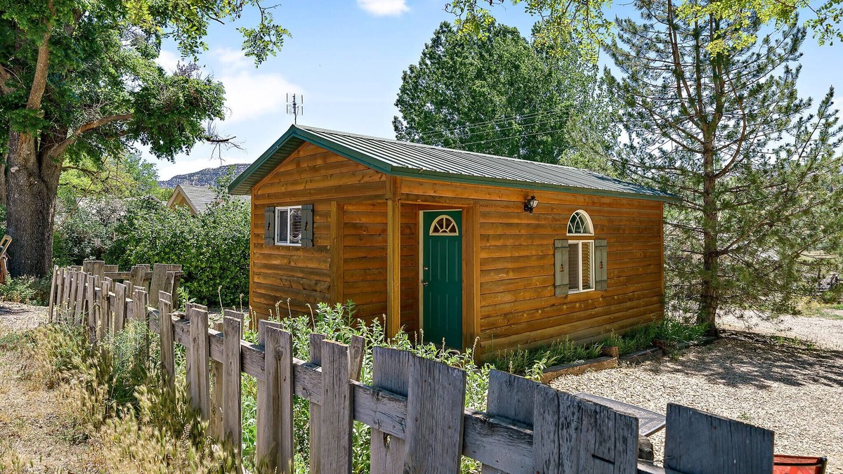 Zion National Park East Entrance Cabin | Cozy Cabin in Southern Utah! Close to Zion!