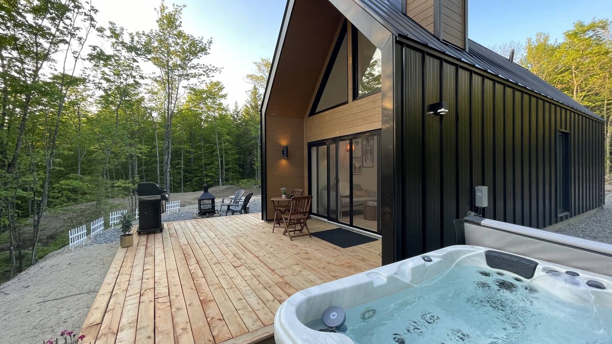Saint-Aime-du-Lac-des-Iles Cabin | Cozy cabin in the wood - Nearby the lake