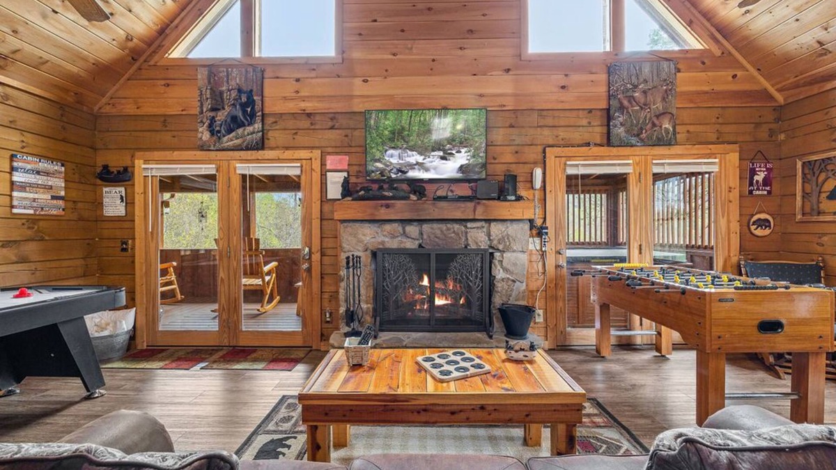 Gatlinburg - Pigeon Forge Cabin | Cozy cabin in the Mountains.