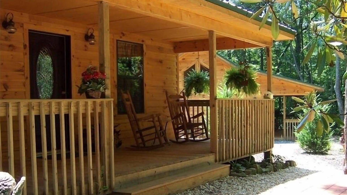 Young Harris Cabin | Cozy Cabin in the North Georgia Mountains - We are open and it's beautiful here!
