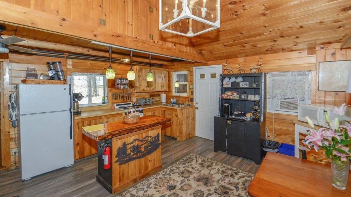 Stoneham Cabin | Cozy Cabin in the White Mountains of Maine