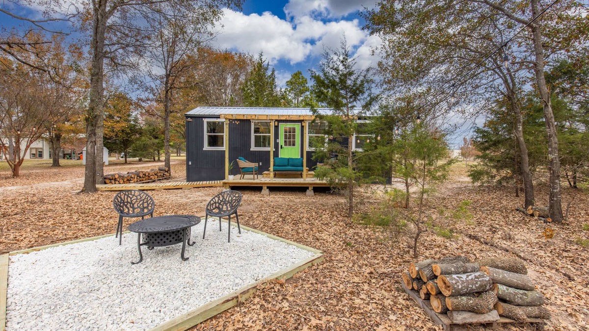Greenville Cabin | Cozy Cabin in the woods! Queen bed, quiet, peaceful, secluded getaway.