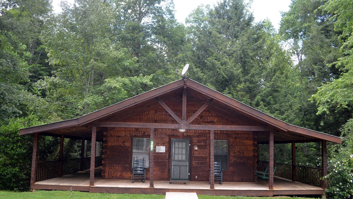 Oneida Cabin | cozy cabin in the woods-