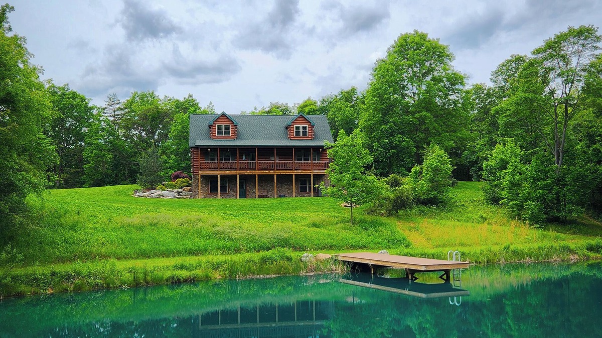 Manns Choice Cabin | Cozy cabin in tranquil setting overlooking pond