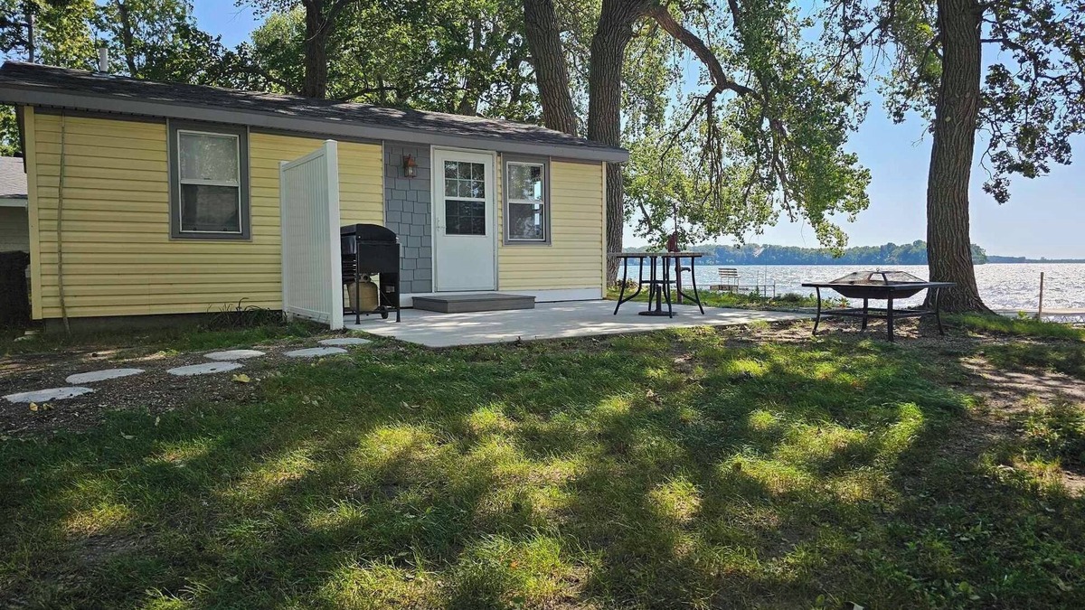Waubay Cabin | Cozy cabin in Waubay with WiFi, AC. Enjoy a relaxing getaway! Fantastic fishing!