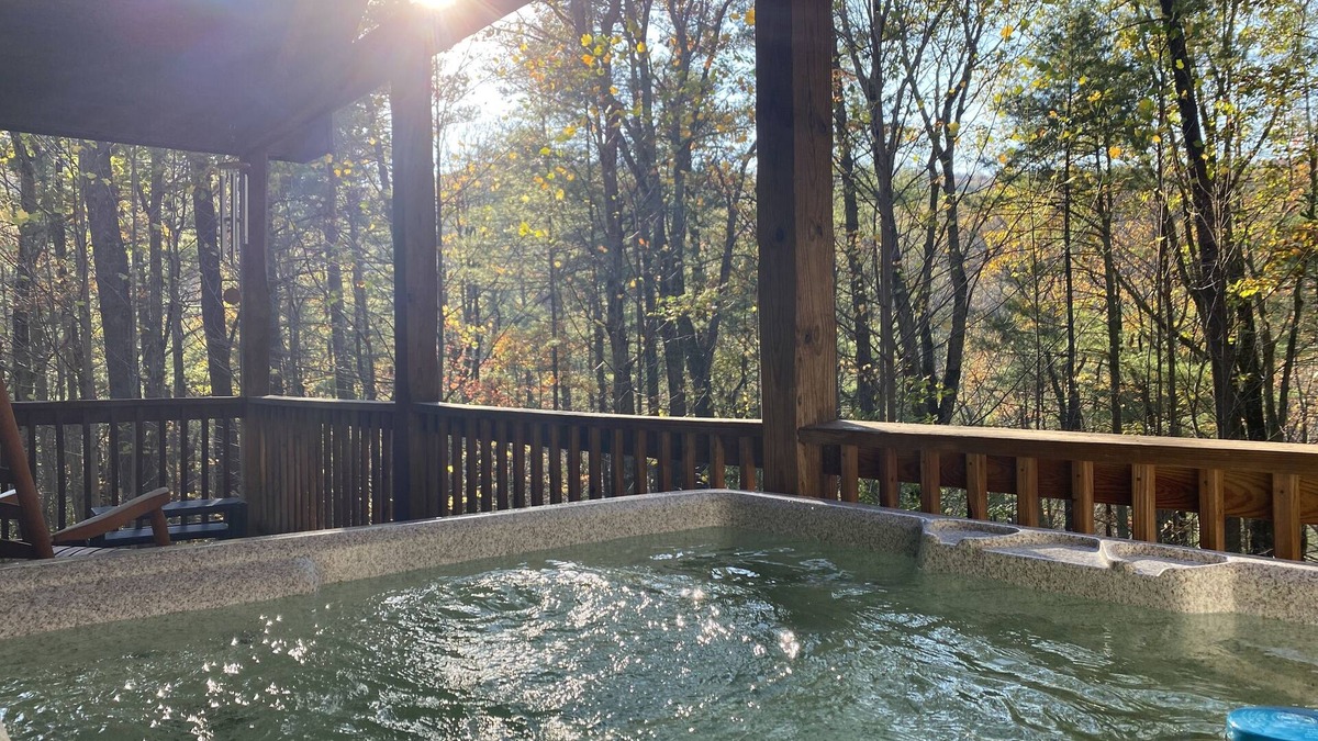 Stanardsville Cabin | Cozy Cabin located close to Shenandoah National Park, Wineries, and Breweries.
