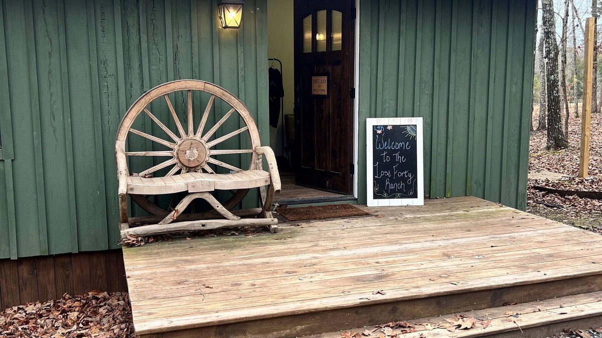 Center Ridge Cabin | Cozy cabin located on private drive on 40 acre Ranch!